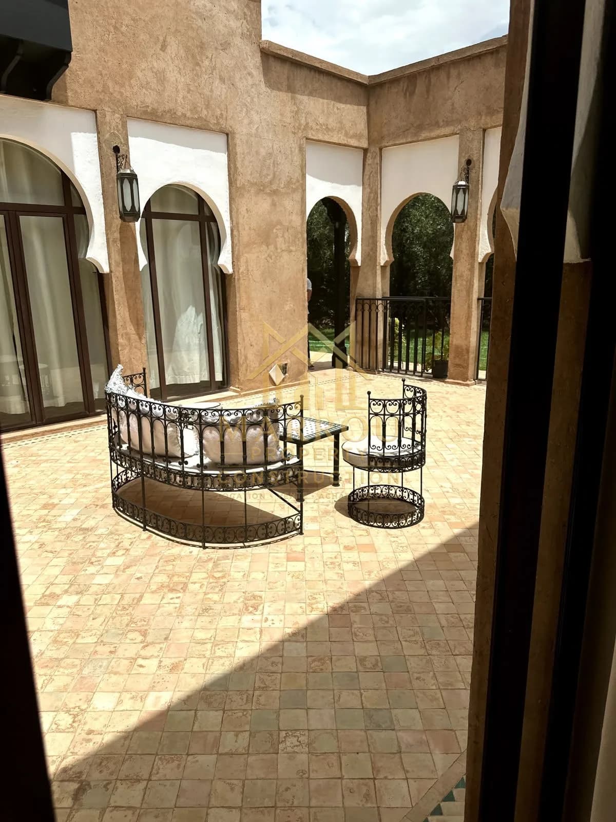 À VENDRE – Magnifique Riad sur la Route de Fès | Marrakech — thumbnail 3